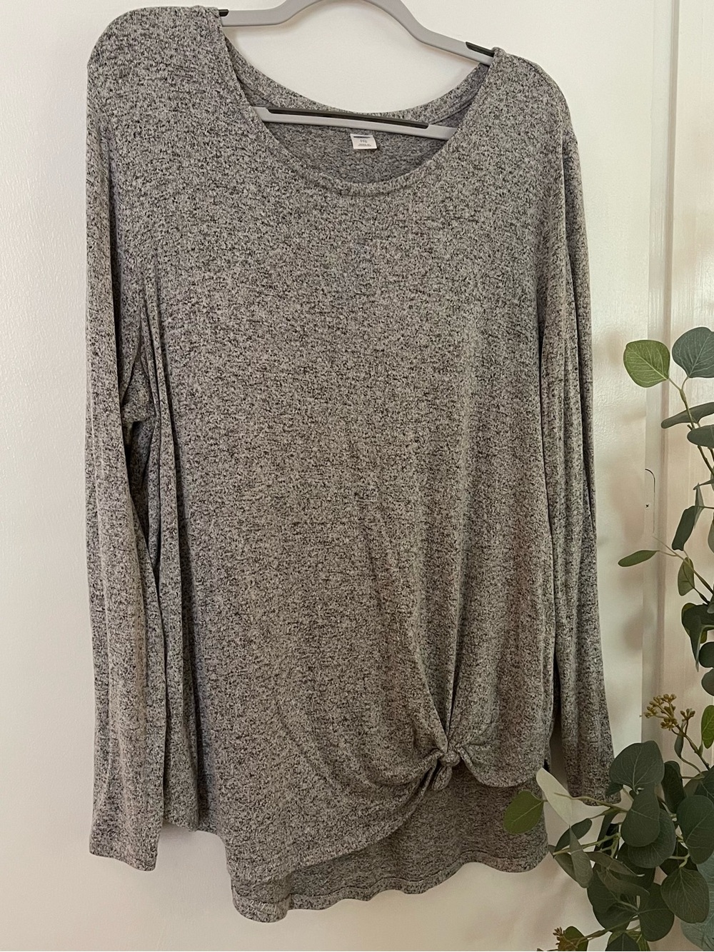 Old Navy Heather Gray Long Sleeve Twist-Hem Top